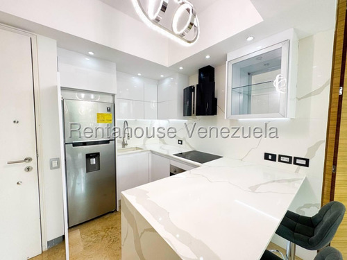 Gran Apartamento Remodelado En Alquiler, Urb. Sebucan
