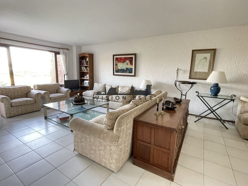 Apartamento En Venta En Manantiales, Primera Linea 3 Dormitorios