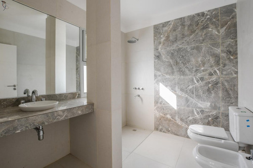 Imagen 22 de 28 de Casa 2 Dormitorios En Venta Luminosa Escritorio Jardín Calefacción Por Radiadores Fisherton