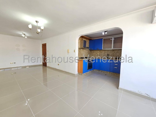 Apartamento En Venta Base Aragua Maracay Con Pozo De Agua Piscina Piso Medio Vigilancia Kg:25-12193