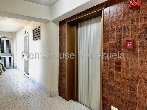 Apartamento En Alquiler En La Carlota Cda 25-17474 Yf