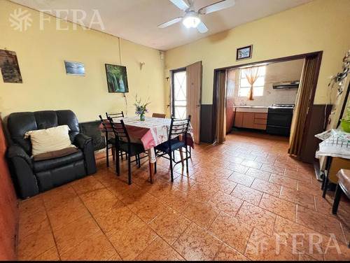 Venta Casa 3 Ambientes Con Cochera Y Patio En Wilde (31450)