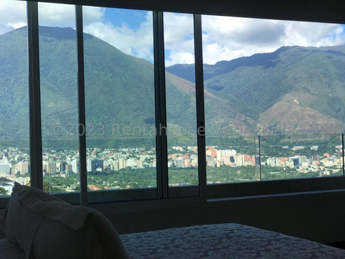 Ss: Vende Apartamento 25-13167 En Lomas De San Roman De 241 M2, 3h/3b/2pe