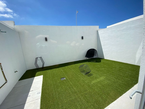 Imagen 2 de 10 de Se Vende Casa Entre El Refugio Y Zibata, 3 Recamaras, 2.5 Ba