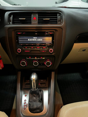 Volkswagen Jetta 2.0 Comfortline Flex 4p Automática
