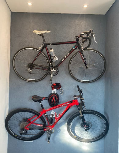 Imagem 4 de 10 de 2 Suportes De Parede Para 2 Bicicletas Com Bases Articuladas