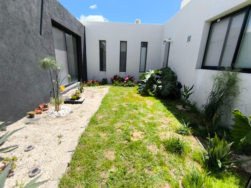 Venta Casa En San Sebastian Area 2 Golf - 5 Ambientes