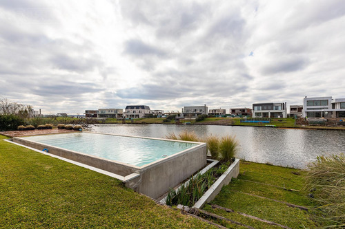 Casa En Puertos / Escobar - Barrio Marinas