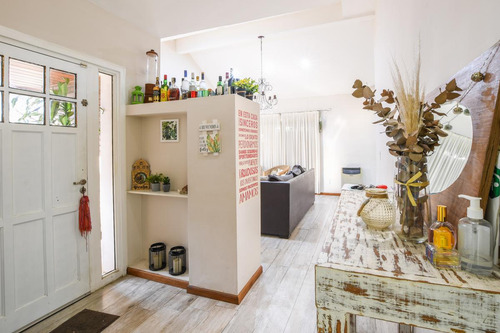 Casa En Venta 6 Ambientes 3 Dormitorios Pileta Y Quincho Zona Aldea Fisherton