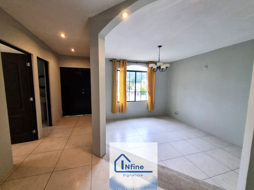 Hermosa Casa En Venta, Ubicada En Excelente Sector