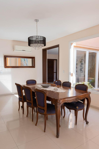 Casa De 4 Dormitorios En Venta En Yerba Buena - Los Olivos