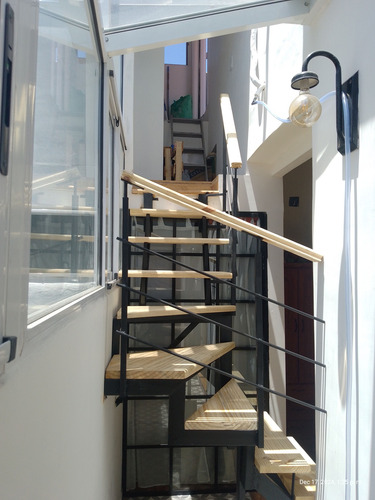 Escaleras De Hierro Y Madera