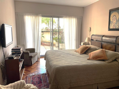 Imagen 21 de 25 de Venta Apartamento Pocitos Cuatro Dormitorios Dos Garages Dos Patios Servicio