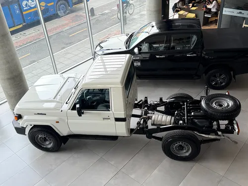 Toyota Land Cruiser 79 4.0 Chasis