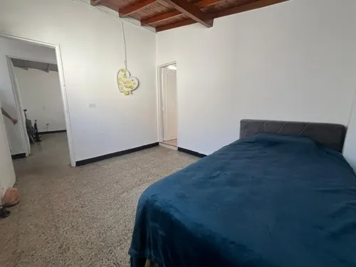 Se Vende Casa En Medellín Barrio Belén San Bernardo (a Unas Cuadras Del Aeroparque)