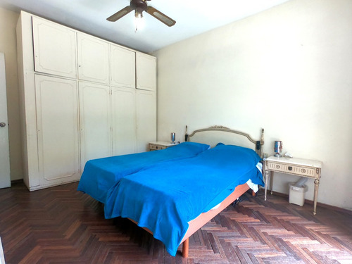 Hermosa Casa De Altos En Jacinto Vera De 3 Dormitorios Y 2 Baños, Con 2 Terrazas, Parrilleros Y Doble Garage, Cercana A Nuevo Centro Shopping.