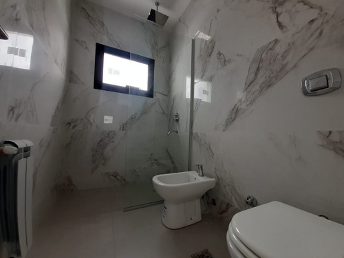 Imagen 8 de 14 de Greenville Ii - Duplex 3 Dorm 3 Baños Patio Galeria Asador - A Estrenar -