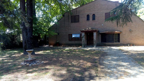 Casa En Venta - 4 Dormitorios 4 Baños - 3300mts2 - Pilar