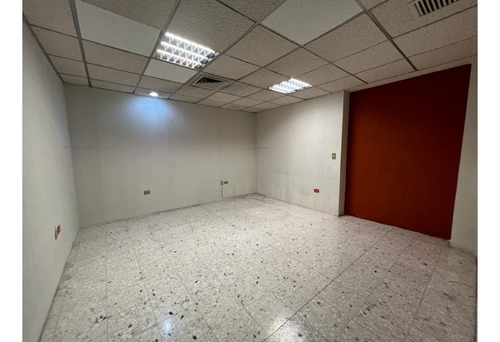 2ndo Y 3er Piso Para Uso Mixto En Renta En Jardines Del Contry, Mty.