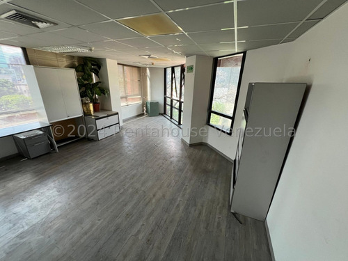 Oficina En Alquiler En Las Mercedes. Sw Mls #25-4418