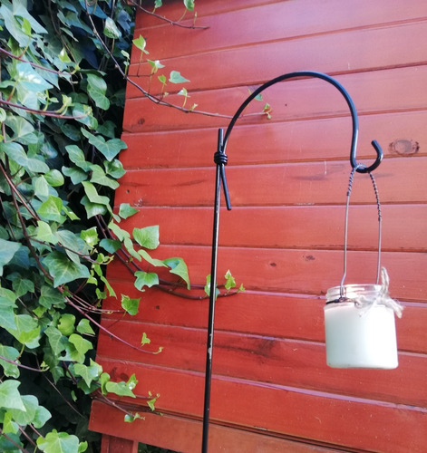 Imagen 1 de 3 de Pincho Tutor Hierro 120cm C/ Gancho Para Colgar Fanal Farol