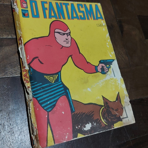 Imagem 6 de 10 de Lote Com 5 Gibis Antigos O Fantasma 1970 A 1974 + 1 Brinde