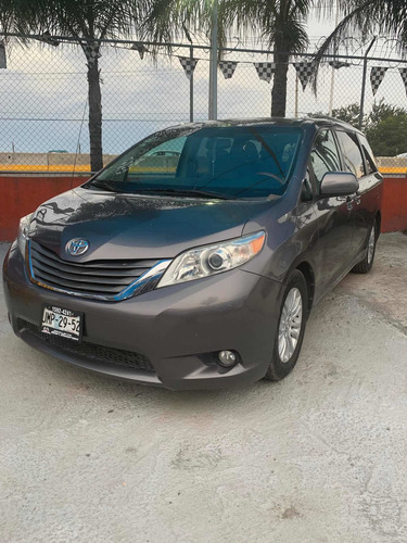 Imagen 14 de 15 de Toyota Sienna 2011 Xle Piel At