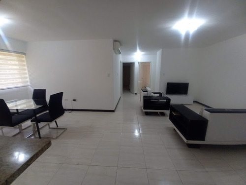 Alquiler Apartamento Los Chaguaramos, 3 Habitaciones, Piscina
