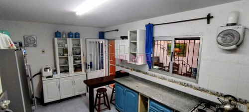 Muy Buena Casa Con Amplias Comodidades Y Construcción Ideal Para Vivienda Permanente Totalmente Equipada