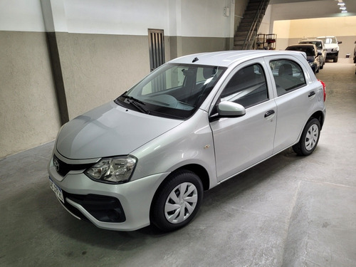 Imagen 12 de 18 de Toyota Etios 2017 1.5 X Famaautos