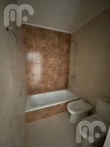 Imagen 8 de 10 de Departamento En Venta - La Plata