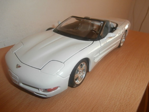 Carro De Coleccion: Chevrolet Corvette Convertible 1998 1:18