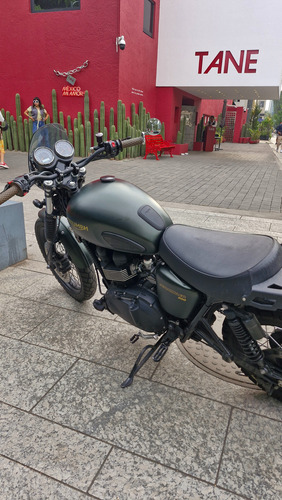 Triumph 900
