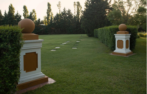 Imagen 6 de 10 de 2 Parcelas Nuevas En Parque Memorial Muy Bien Ubicadas