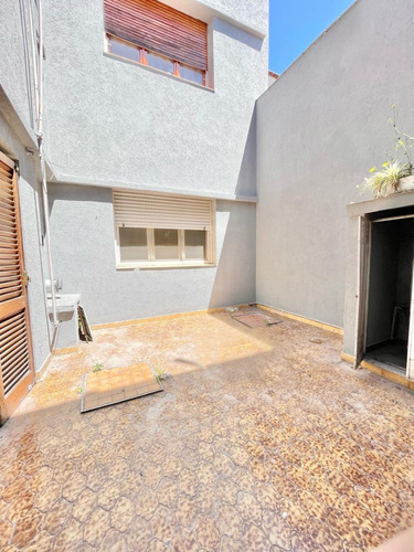 Casa Ph 4 Ambientes En Venta. Con Garage Y Fondo. Haedo Centro.