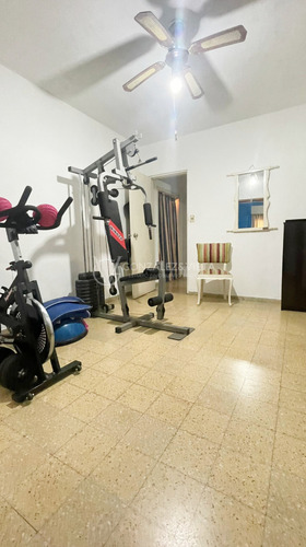 Casa Com Construcción Al Fondo - Dos Dormitorios - La Teja