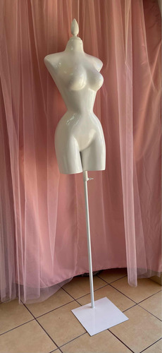Maniquí Buchón De Fibra De Vidrio Blanco De Poco Uso (Usado)