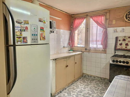 Casa Con Potencial En Palermo. 3 O 4 Dormitorios. Garaje.
