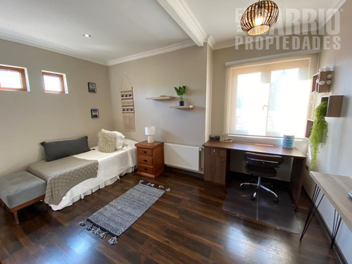 Casa En Venta De 5 Dorm. En Las Brisas De Chicureo