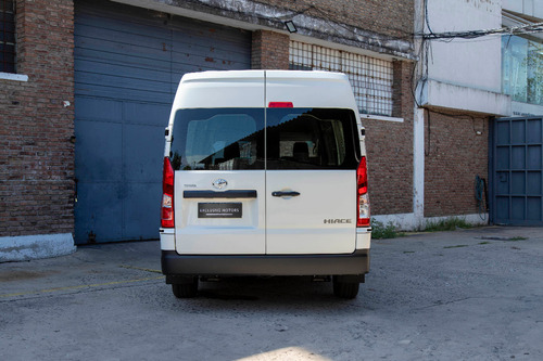 Toyota Hiace 2.8 Tdi Furgón 6at L2h2 3a 5p