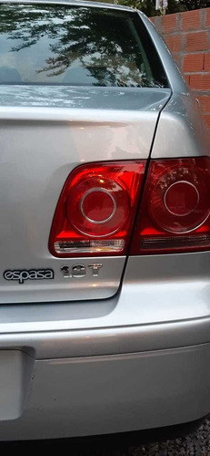Volkswagen Bora 1.8 Highline T 180cv Cuero 2011