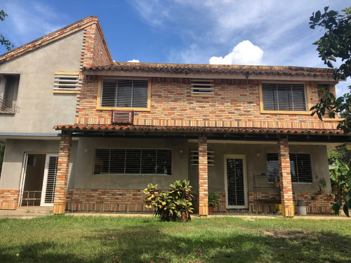 Casa De Esquina Colinas De Guataparo Valencia