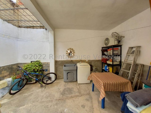Edgar Centeno, Profesional Inmobiliario Vende Townhouse En Urbanizacion Monte Carmelo San Diego #22-15843