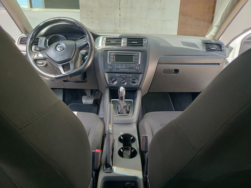 Volkswagen Jetta 2.0 Live At