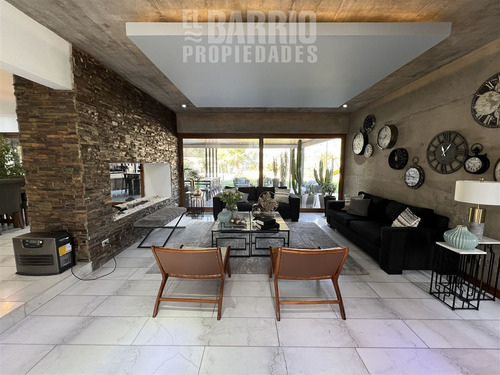 Casa En Venta De 4 Dorm. En Colina
