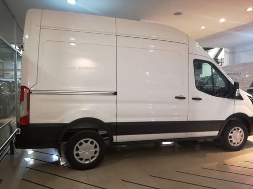 Imagen 12 de 23 de Ford Transit Diesel 2.2l 4x2 Furgon Larga Te 2023 0km 3