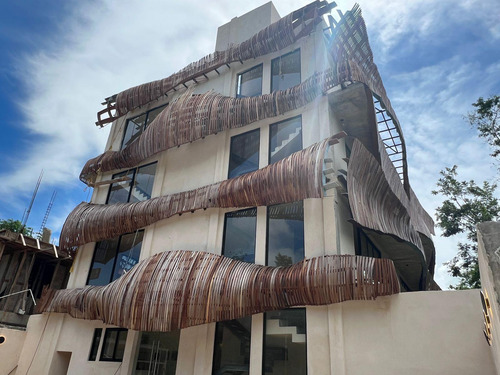 En Venta Estudio En Tulum Con Área De Bbq, Jacuzzi, Rooftop Bar, Rooftop Pool, Swimup Pool, Asoleadero, Recepción Y Estacionamiento.
