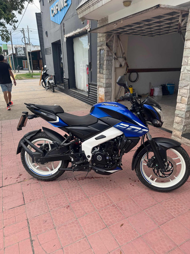 Rouser Ns 200