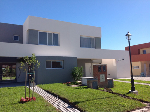 Oportunidad!!! Eidico Casas - ((plan Adjudicado)) En Venta, (( Lote + Casa )) Santa Guadalupe, Pilar Del Este.