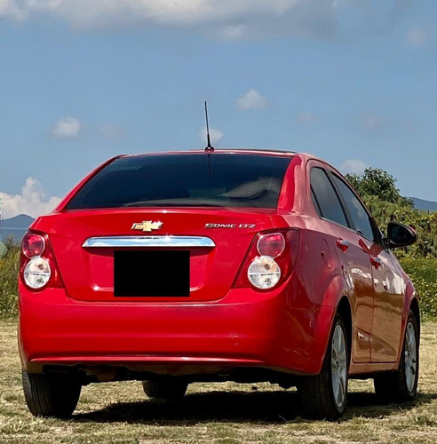 Imagen 6 de 11 de Chevrolet Sonic Ltz 2017 At Rojo A Crédito